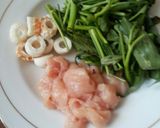 Foto langkah ke 2 dari resep Mie kangkung.