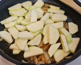 Foto del paso 3 de la receta: Solomillo de cerdo en salsa de queso y calabacín