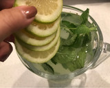 Foto del paso 2 de la receta: Agua alcalinizante detox