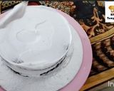 A picture of step 4 of Pineapple Cream Cake.
