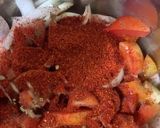 صورة لخطوة 4 من وصفة صينية فخاد وصدورة مع بصل وبطاطا وبندورة