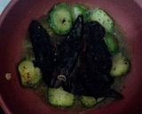 Foto del paso 2 de la receta: Mixiotes de pechuga de pollo con nopales
