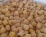 A picture of step 8 of Anday choly ka salan.