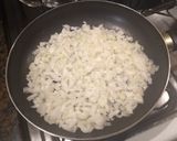 Foto del paso 1 de la receta: Revuelto de cebolla y queso