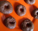 Foto langkah ke 3 dari resep Donut chocolate.