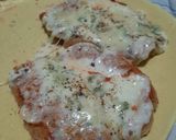 Foto del paso 5 de la receta: Milanesas con salsa, quesos y cintas gruesas