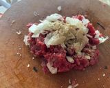 รูปขั้นตอนการทำที่ 1 ของ แฮมเบิร์กเนื้อไข่ดาว