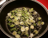 Foto del paso 4 de la receta: Almejas con cardos y patatas en crema verde y almendras