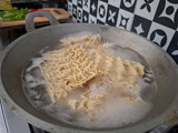 Mie Goreng "Atom Bulan"
