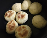 Foto del paso 4 de la receta: Pancitos rellenos de jamón y queso SIN HORNO