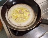 Foto langkah ke 3 dari resep Tumis Bunga Pepaya Ebi.