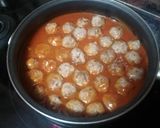 Foto del paso 3 de la receta Albóndigas mixtas en salsa con pasta al ajillo
