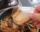 Une image de l'étape 2 de Tarte aux champignons de Paris avec compotée d'oignons au café.