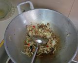 Foto langkah ke 4 dari resep Tongkol suwir bawang bombay.
