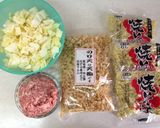A picture of step 1 of Sobameshi - Yakisoba Noodles and Rice.