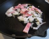 A picture of step 3 of Tomato Pasta with Asari Clams and Bacon.