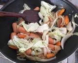 รูปขั้นตอนการทำที่ 7 ของ East meet west :Penne with stir fry sukiyaki