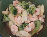 Foto langkah ke 3 dari resep Cah Brokoli Putren Udang.