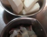 A picture of step 1 of Pressure Cooker • Soft-Simmered Squid and Daikon Radish.