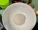 Hình bước làm 2 của món Pizza bắp thịt bằm sốt biến tấu