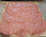 Foto del paso 5 de la receta: Palmeritas de hojaldre con mortadela y queso