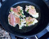 Foto del paso 5 de la receta: Filetes de muslos de pollo al biryani con judías verdes