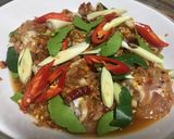 A picture of step 2 of Steamed Chicken with Various Herbs.