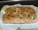 Foto del paso 5 de la receta: Focaccia de espelta con cebolla y aceitunas (sin amasado)