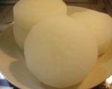 A picture of step 1 of Lightly Flavored Daikon Radish with Chicken Ankake Sauce.