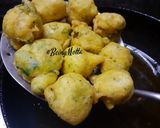 A picture of step 4 of Green Garlic Methi Pakora.