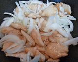 A picture of step 8 of Stir-fried Chicken Breast and Shiso Leaf with Lemon Juice and Fish Sauce.