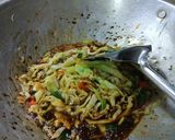Foto langkah ke 4 dari resep 13. Kwetiau Goreng ala Resto.