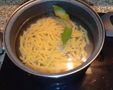 Foto del paso 2 de la receta: Ensalada de pasta con merluza y queso batido