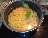 Foto del paso 2 de la receta: Ensalada de pasta con merluza y queso batido