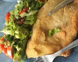 Foto del paso 3 de la receta: Milanesa con ensalada