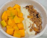 Foto langkah ke 2 dari resep Mango Yogurt Granola.