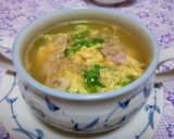 A picture of step 4 of Chinese-style Sesame Soup with Bacon and Lettuce.