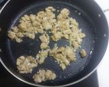 A picture of step 2 of Chicken schezwan udon noodles.