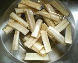 A picture of step 2 of Healthy Sesame Simmered Burdock Root and Aburaage.