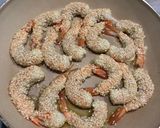 Foto del passaggio 2 della ricetta Gamberoni in crosta di sesamo 🍤♡