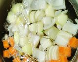 รูปขั้นตอนการทำที่ 3 ของ ซุปไก่มันฝรั่ง​