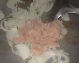 รูปขั้นตอนการทำที่ 3 ของ ข้าวผัดไก่ใส่กุ้งแห้ง