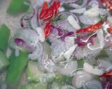 Foto langkah ke 1 dari resep Sayur Asem Belimbing Wuluh.