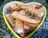 Hình bước làm 2 của món Sushi Tôm và Cá Hồi