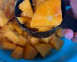 A picture of step 1 of Paw paw smoothie.