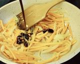 Foto langkah ke 4 dari resep Cara Masak Orak Arik Telur Wortel Saus Tiram.