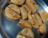 कुरकुरी बाटी खट्टी-मिट्ठी दाल (kurkuri baati khatti meethi dal recipe in hindi) रेसिपी चरण 3 फोटो