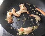 รูปขั้นตอนการทำที่ 6 ของ กุ้งผัดพริกขี้หนู🍤🌶🧄🥬