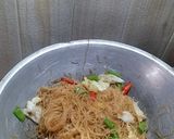 Foto langkah ke 5 dari resep Bihun Goreng Simpel.