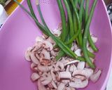 Foto langkah ke 4 dari resep Tomyam udang jamur.